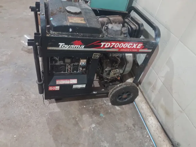 Vendo gerador de energia Toyama diesel e com motor de partida marca Toyama com garantia