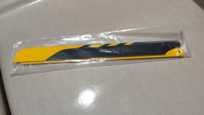 Blad 325 Fiber Glass t rex 450 amarelo com preto