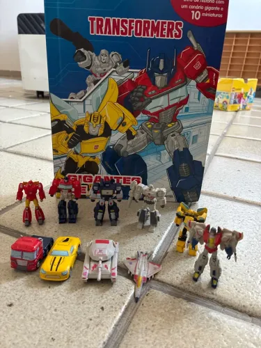 TRANSFORMERS (10 miniaturas + livro)