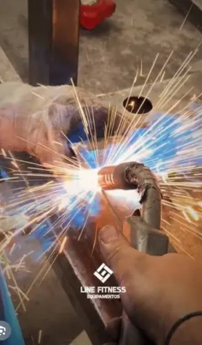 Contrata-se serralheiro, ajudante que solda  