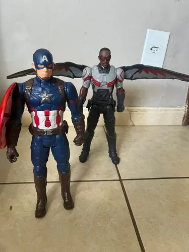 Bonecos MARVEL/ Liga da Justiça