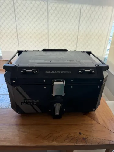 Baú central Givi outback 58 lt para moto