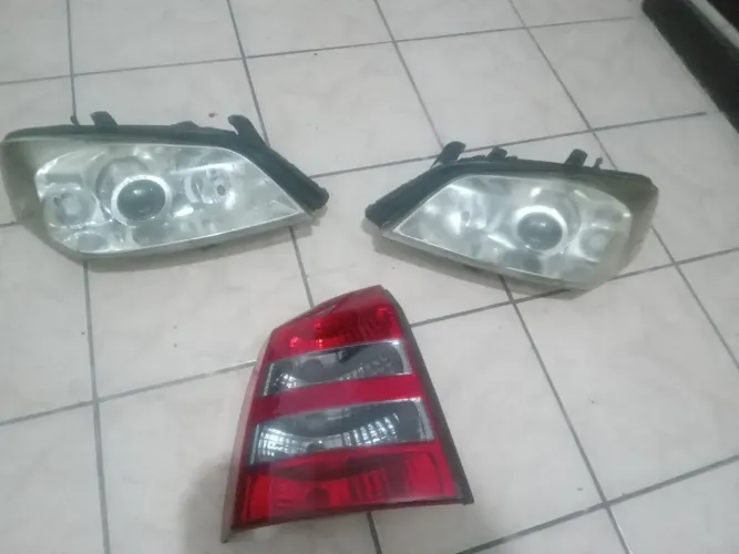Par de farol e lanterna tras esq astra 03 em diante