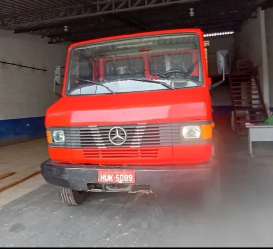 Mercedes Bens 709