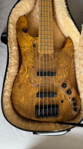 CONTRA BAIXO MODELO JAZZ BASS 5C Dmark