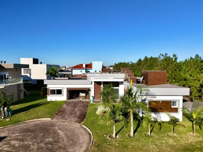 Casa à Venda no Condomínio Lagoa do Passo