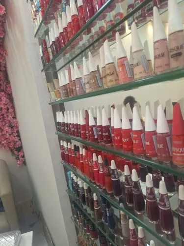 Vaga Manicure com experiência 