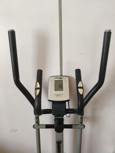 ELÍPTICO- PAINEL DIGITAL "ELIPTICAL TRAINER"