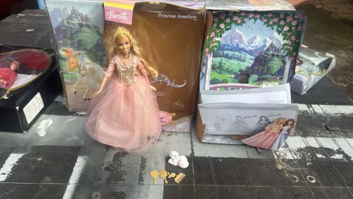 Barbie Anneliese - A Princesa e a Plebeia Original Mattel