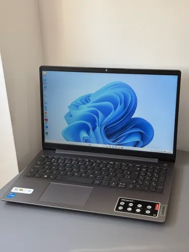 Notebook Lenovo i5 11ª Geração | 8GB RAM | SSD 240GB | Full HD