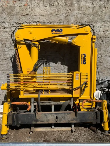 Munck 12 T, 2015, com sapata traseira.