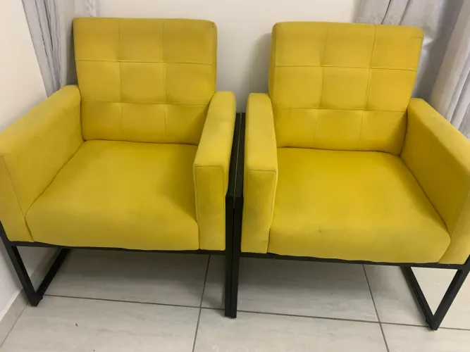 PAR DE POLTRONAS ACOLCHOADAS