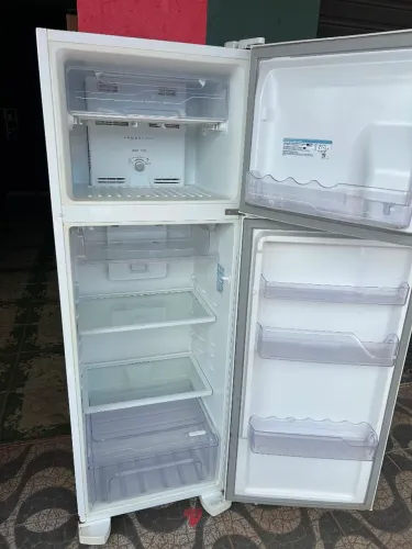 Geladeira Frost Free funcionando normalmente 