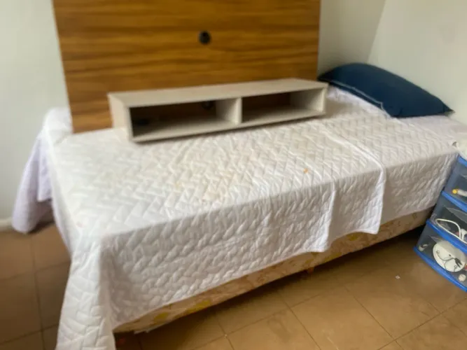 Cama de solteiro e painel para tv! 