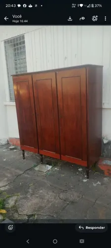 guarda roupa de madeira ? com 3 portas e 3 gavetas