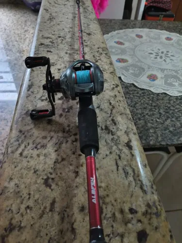Carretilha e vara de pesca 