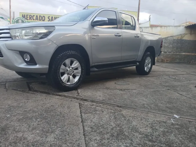Toyota Hilux CD SRV 4X4 2.8 TDI Diesel Aut. 2025
