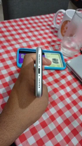 ? iPhone XR Branco - Oportunidade! ? Cor: Branco ? Bateria: 77% de saúde ? Funcionando mu