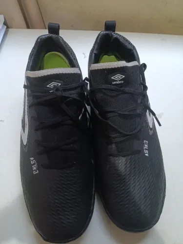 Chuteira society Umbro