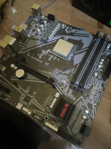 Ryzen 5 5500 + B550m k gigabyte (com defeito)