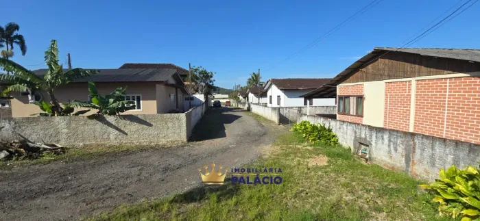 Terreno com Duas Casas à Venda no Centro de Garuva | Excelente para Investimento