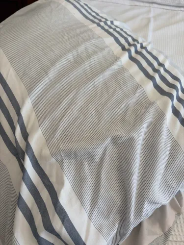 Edredon queen com listras azuis