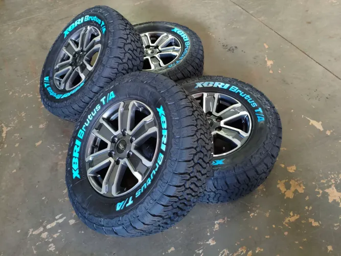 RODA ARO 17 ORIGINAL FORD RANGER XLT C/ PNEU ZERO À BASE DE TROCA 