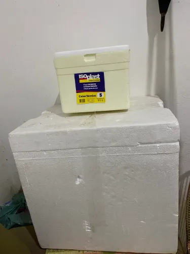 Isopor 5 litros e um grande 