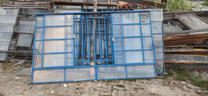 Janela de Correr de Ferro Grande com Grade (240x140 cm)