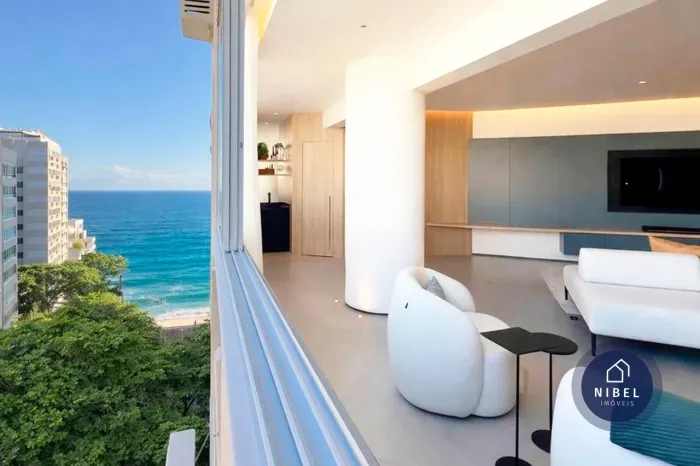 Pronto para Morar: 295m² Reformados e Vista Lateral Mar