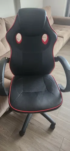 Cadeira gamer usada com avarias