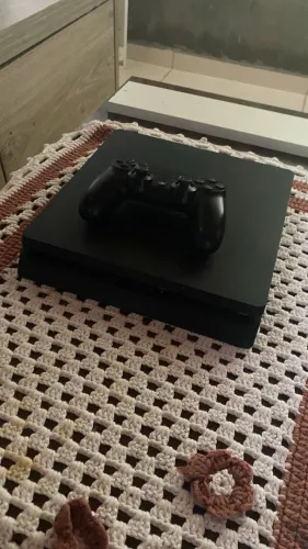 Vendo PlayStation 4 slim de 1T