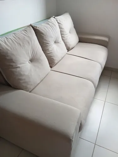Um sofá de 3 lugares. Em ótimo estado! 