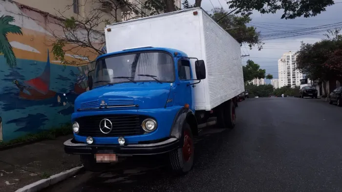 VENDO CAMINHÃO MERCEDES-BENZ BAÚ