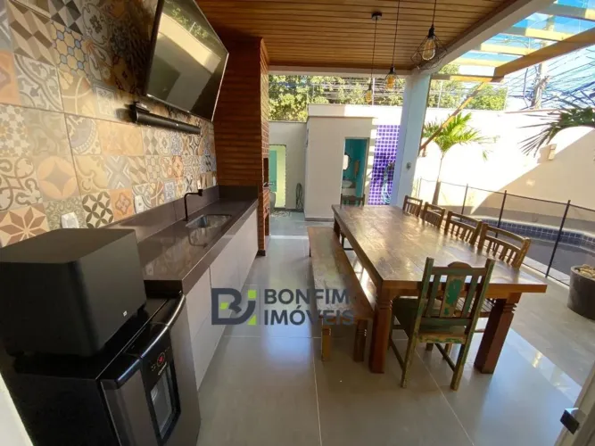 Casa Alto Padrão com 03 Suítes, Piscina e Área Gourmet N. Sra. das Graças!
