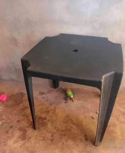 Mesa de plástico preta