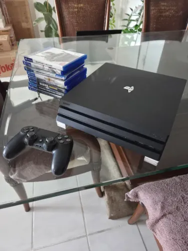 PS4 PRO + 10 JOGOS MÍDIA FÍSICA + 1 CONTROLE