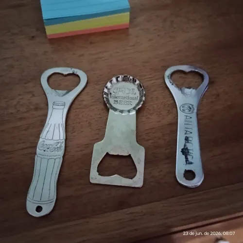 3 Abridores de garrafa Antigos, Coca Cola, Skol e Antarctica.