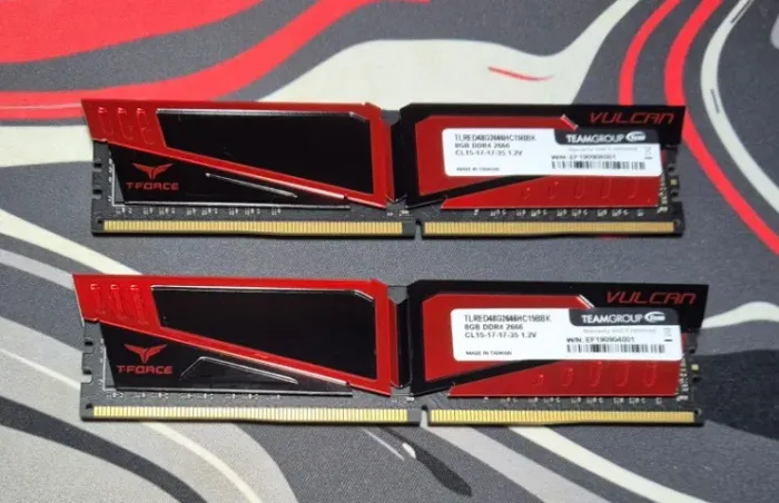 2x Memória RAM TeamGroup T-Force Vulcan de 8GB DDR4 2666MHz