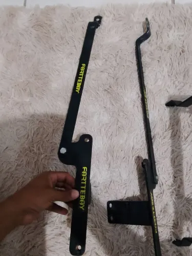 Suporte para baú de moto da mottu está novo foi usado pouca vez mas ainda tenho uma gran