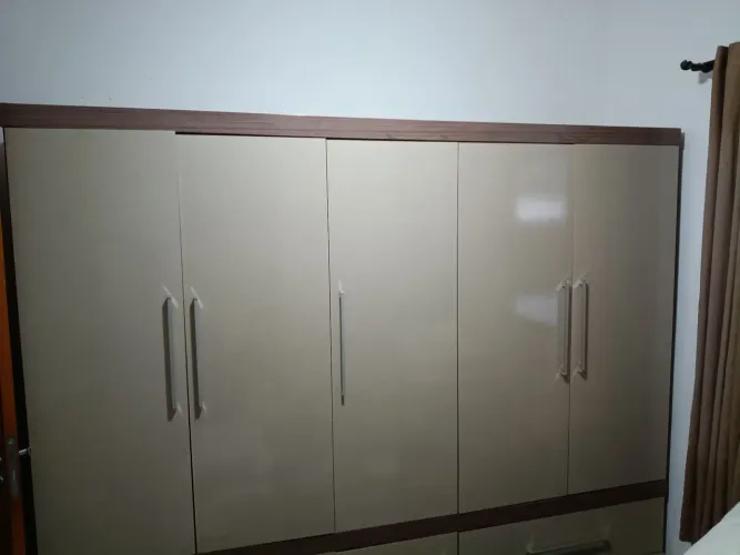 Guarda roupas 5 portas