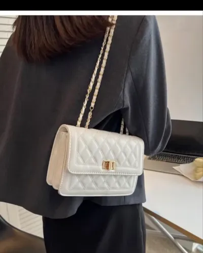 Bolsa ombro com alça corrente