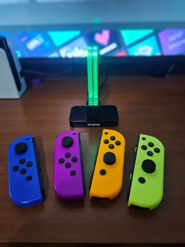 4 JoyCons para Nintendo Switch ORIGINAIS (Azul, Verde, Roxo e Laranja) + Dock Carregamento