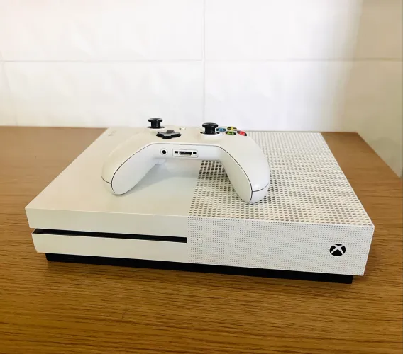 Xbox One S 1TB + Controle Original - Ótimo Estado