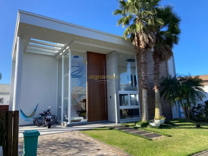 Casa em Condomínio Mobiliada em Condominio Las Palmas Xangri-Lá - Venda REF: CA2965