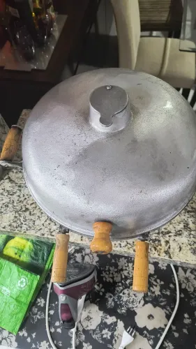 Vendo churrasqueira modelo iglu .