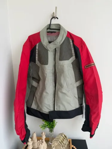 Conjunto BMW Motorrad AirFlow 3 - Jaqueta Vermelha/Cinza (46) + Calça Preta (48) - Ventila