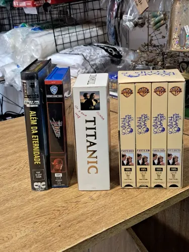 Filmes em VHS (fita) Titanic / Passaros Feridos/ The Flash e Além da Eternidade 