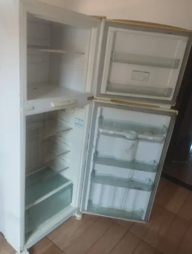 Geladeira duplex 250,00 ler o anúncio!