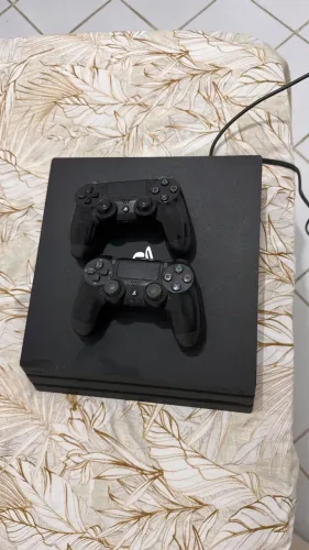 PS4 Pro 1tb + 2 controles + cabos